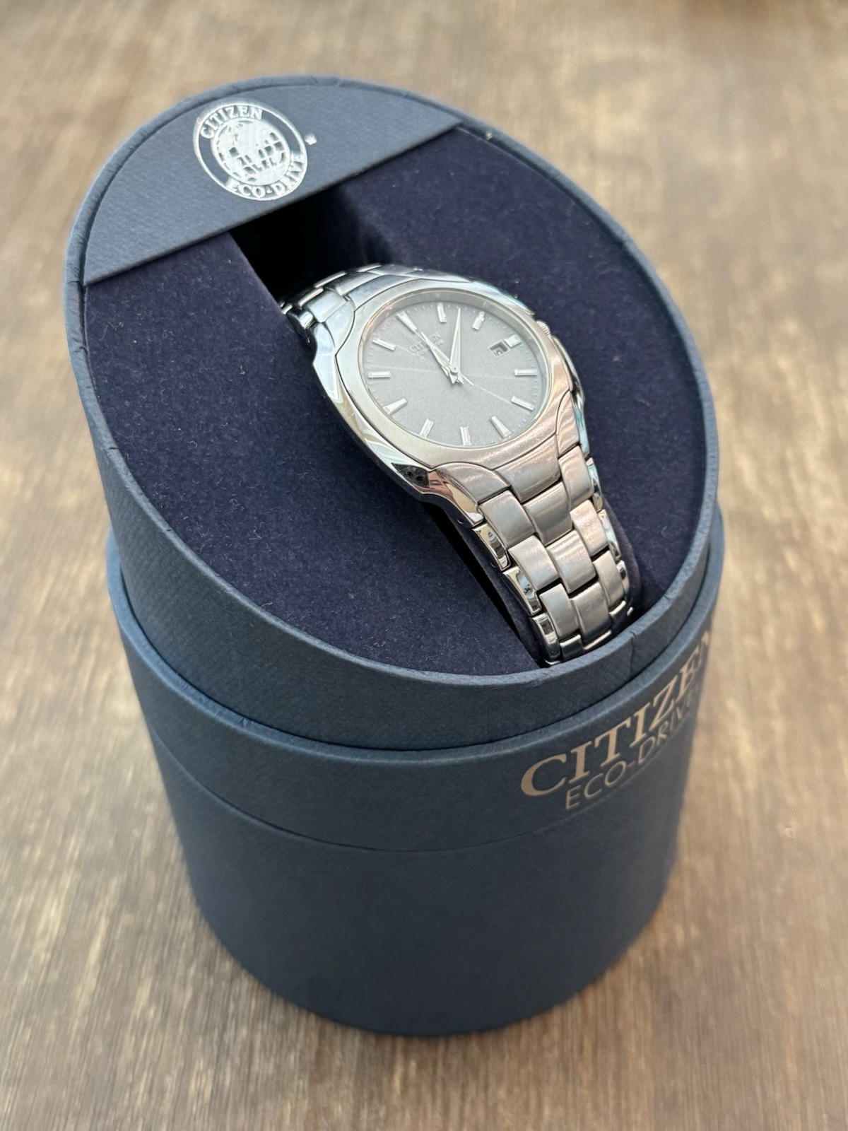 Citizen Eco-Drive 38mm Silver Watch (E111-S022240) w/original Box & extra links