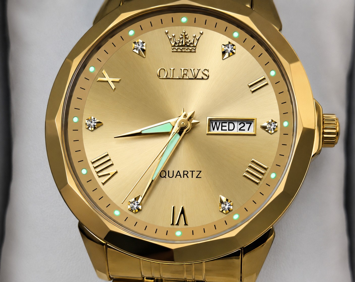 OLEVS 9931 Men’s Quartz Watch Gold Dial Gold Tone Stainless Steel Day Date