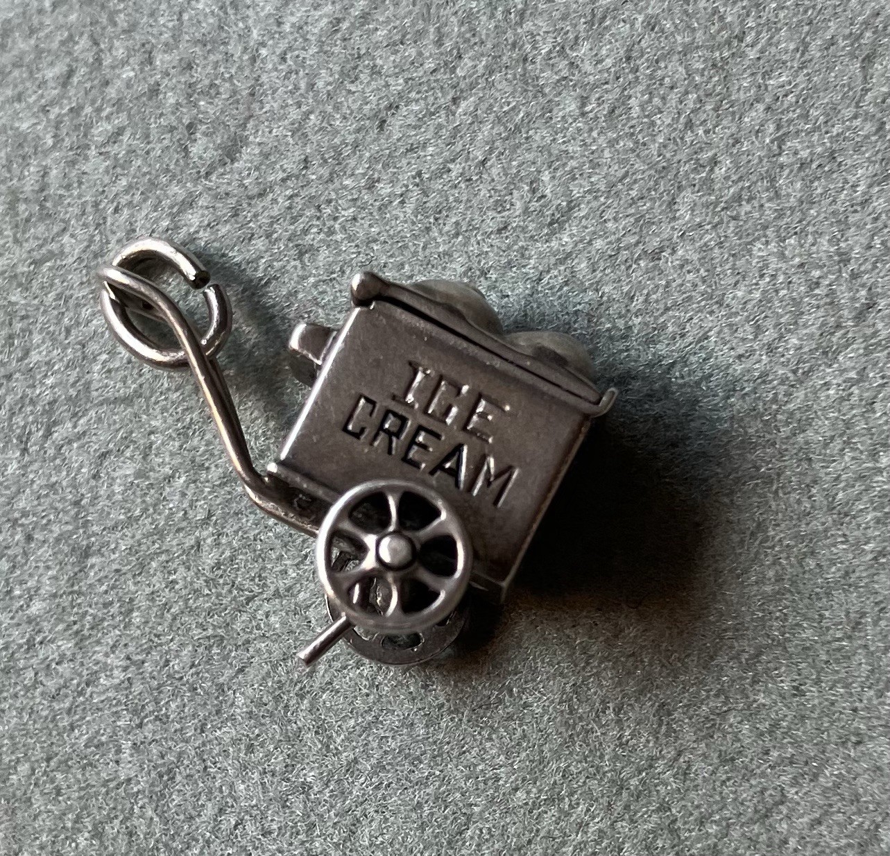 Vintage Sterling Silver Charm Ice Cream Cart Mechanical Opens To Heart Clover