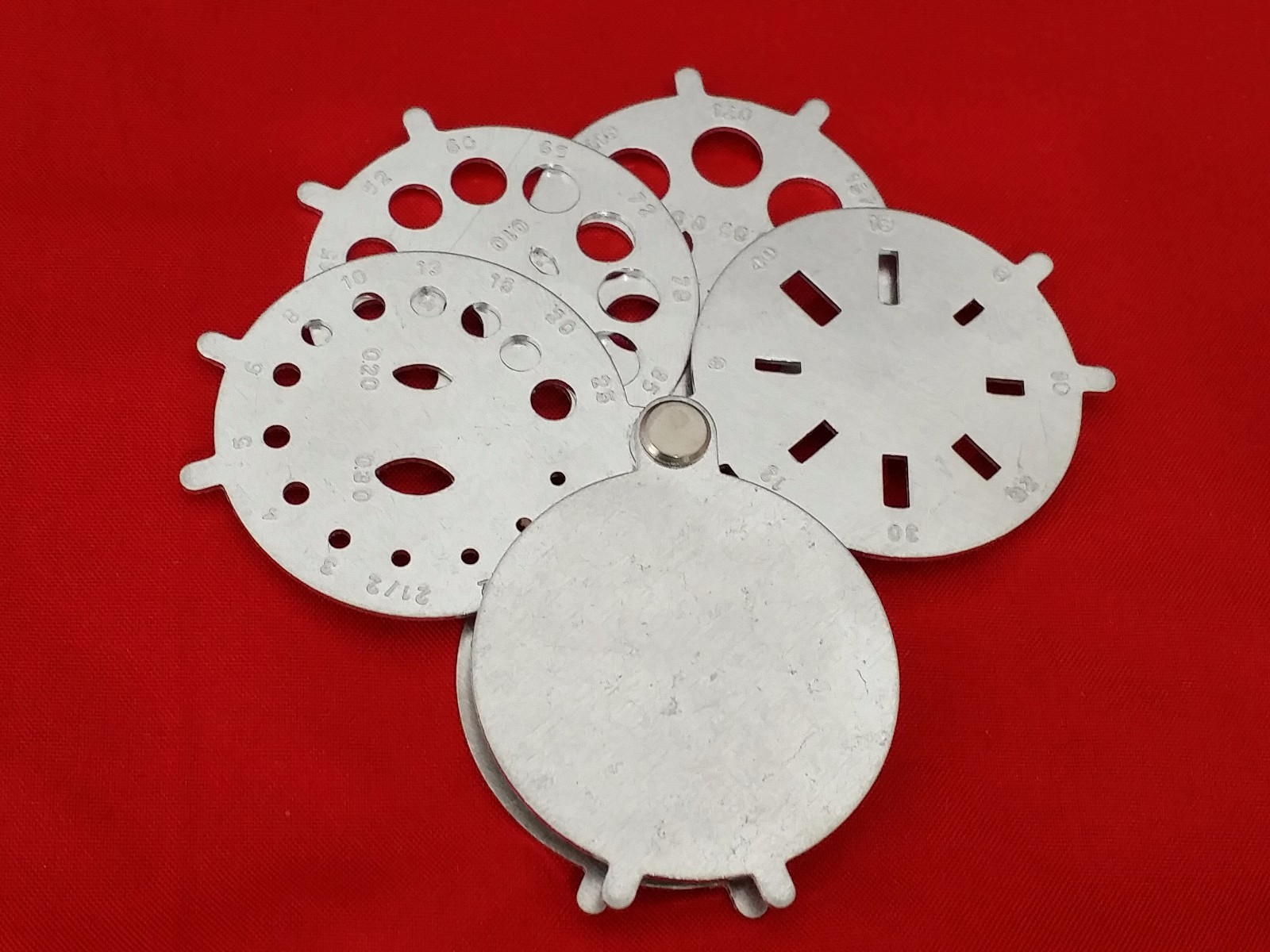 Pocket Folding Diamond Fan Gauge Weight Estimator Measure Round Oval Baguette