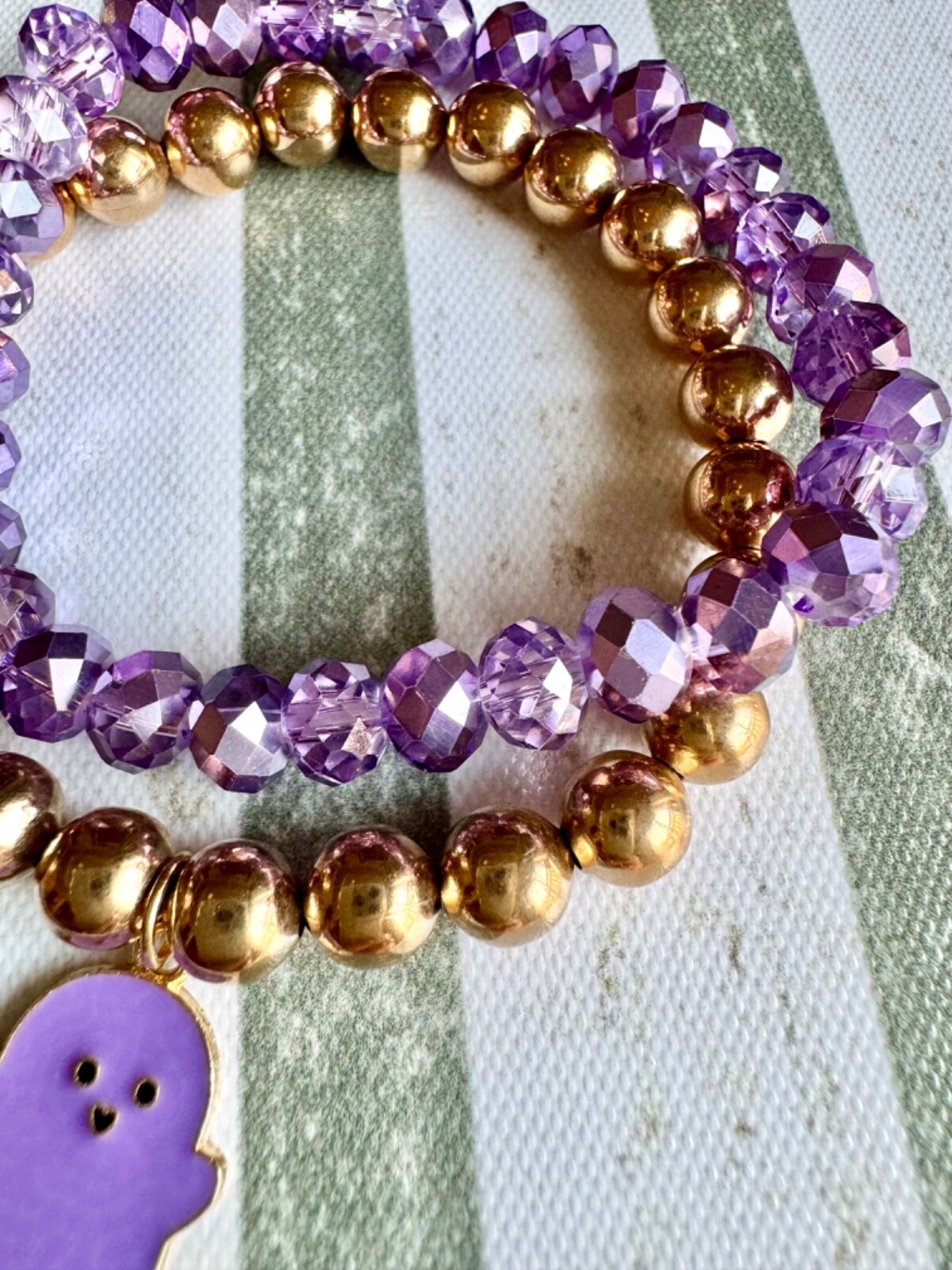 New Halloween Beaded Purple & Gold Tone Adult Bracelet Set w/ Ghost Charm – 8”