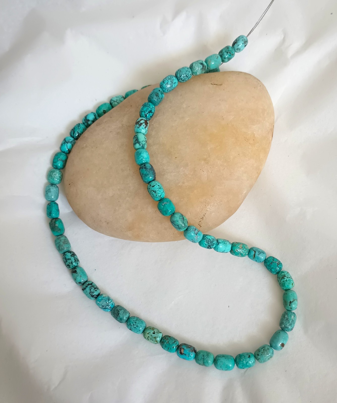 OLD STOCK HI-GRADE HUBEI TURQUOISE 5.8-6 x 7-8.5MM BARREL BEADS – 17.75″ – 3276E