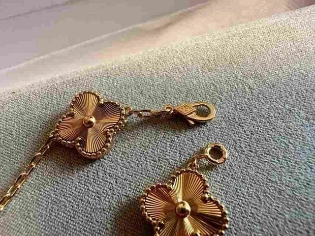 925 Sterling Silver No Stone Womens Five Flower Bracelets 14K Yellow Gold Plated