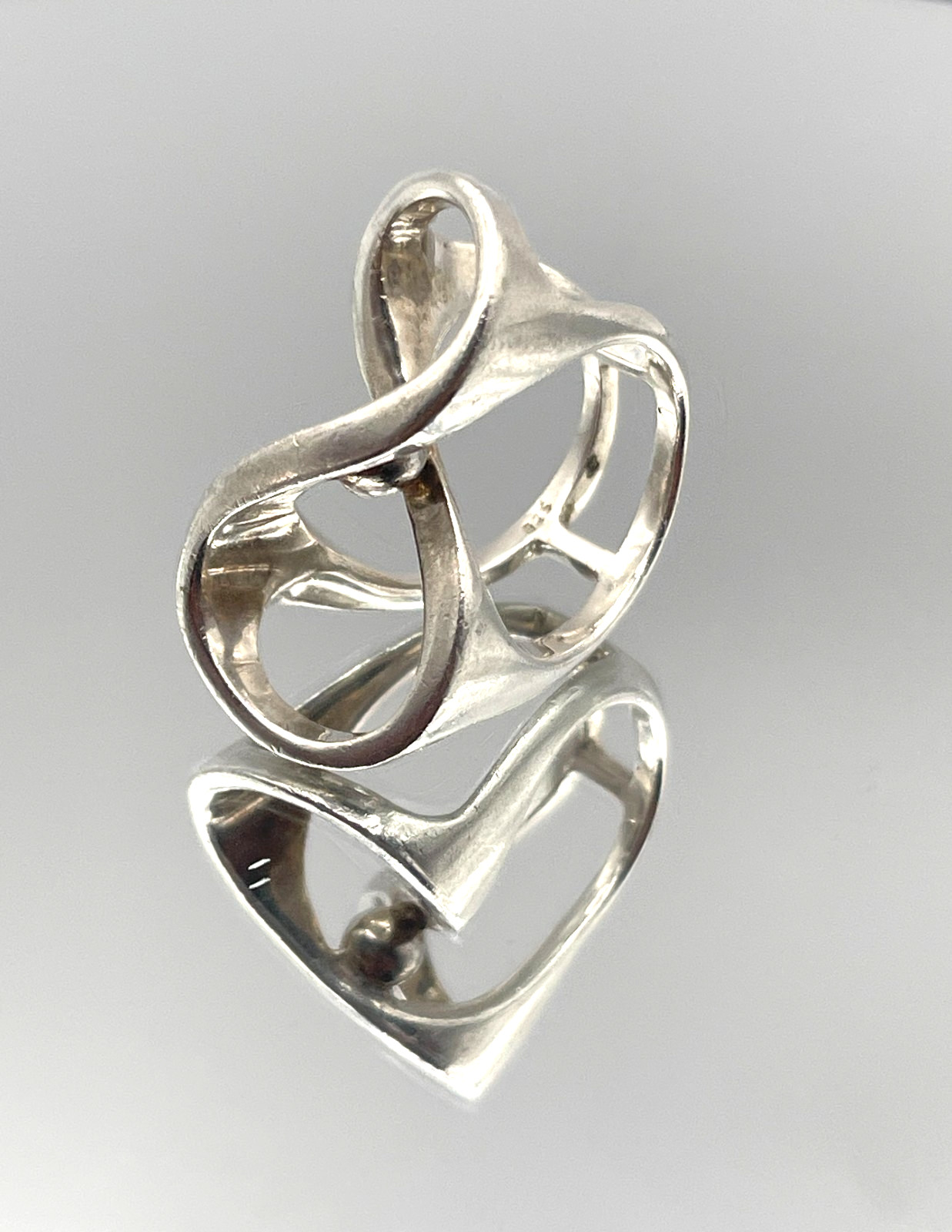 925 Sterling Silver Solid Infinity Symbol Ring Size 8. Weight: 12.0g Heavy piece