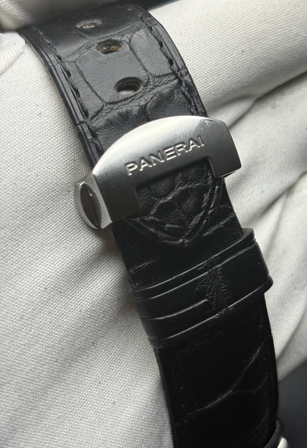 Stunning Panerai Luminor Marina Box & Papers 44mm Steel Men’s Watch PAM00090