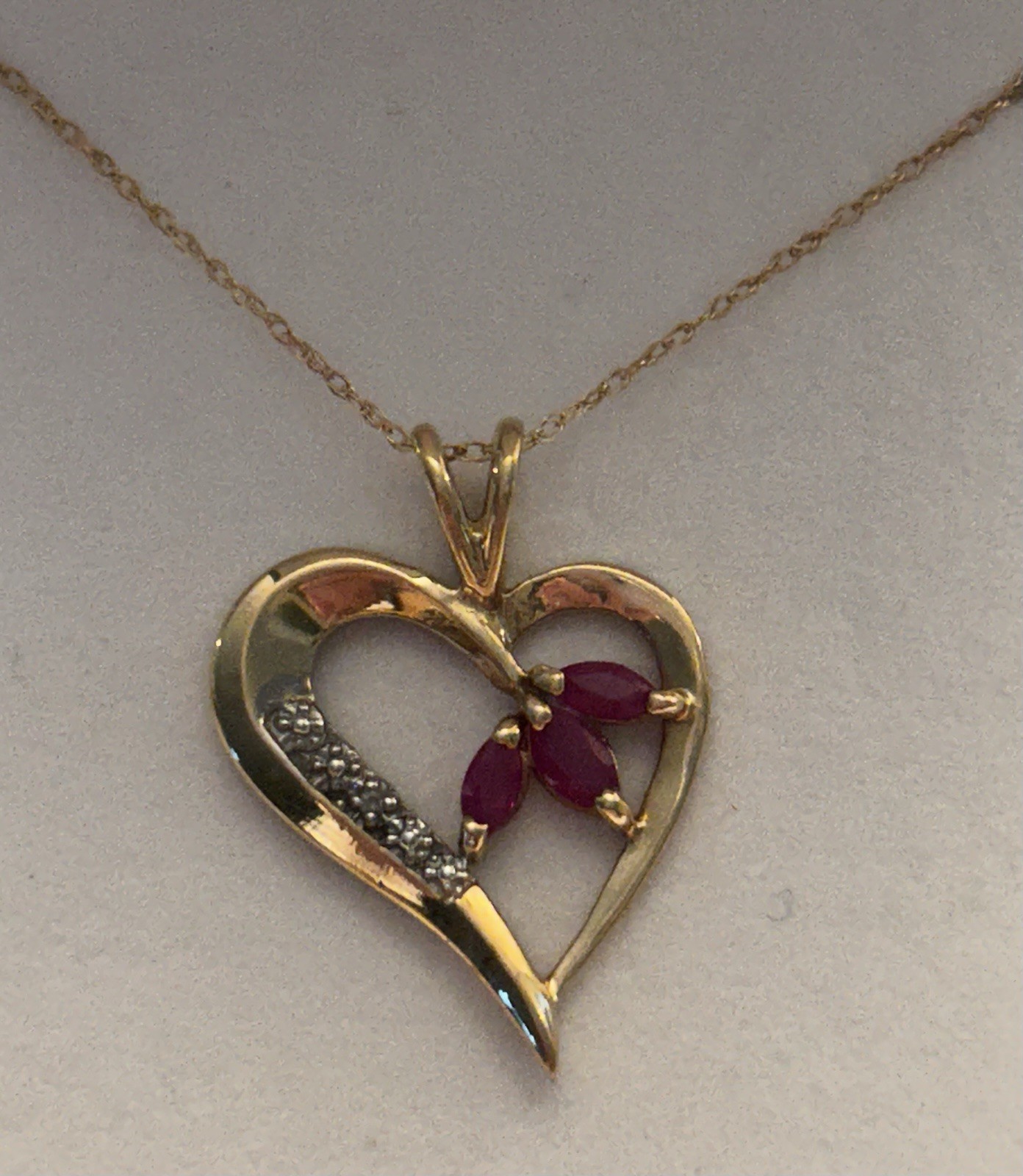 Vintage 2 GRAMS 10K YELLOW GOLD RUBY HEART PENDANT 18” 10K YELLOW GOLD 18” CHAIN