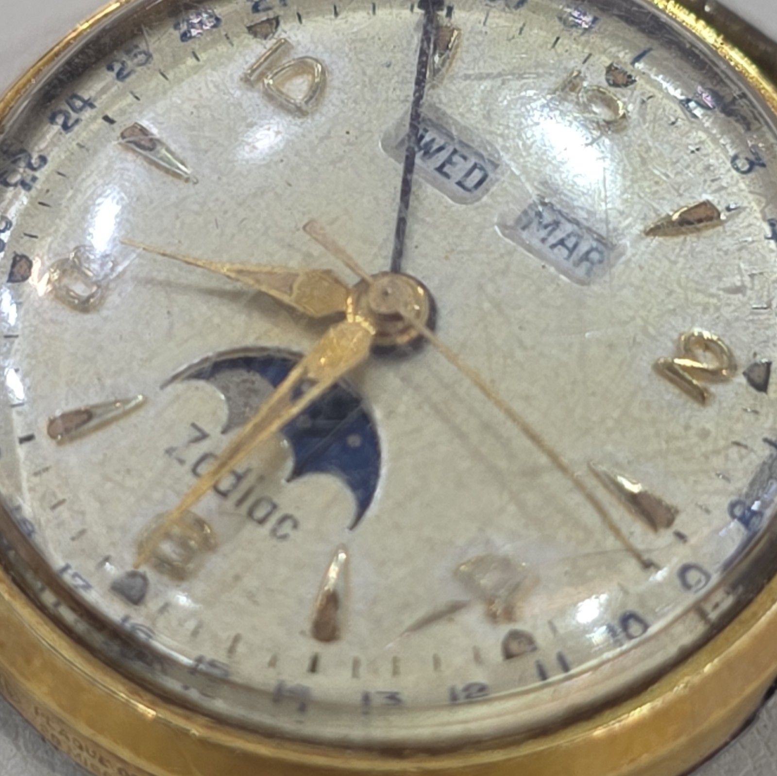 Zodiac Triple Calendar Moonphase Men’s Manual Wind Analog Gold Plated Watch