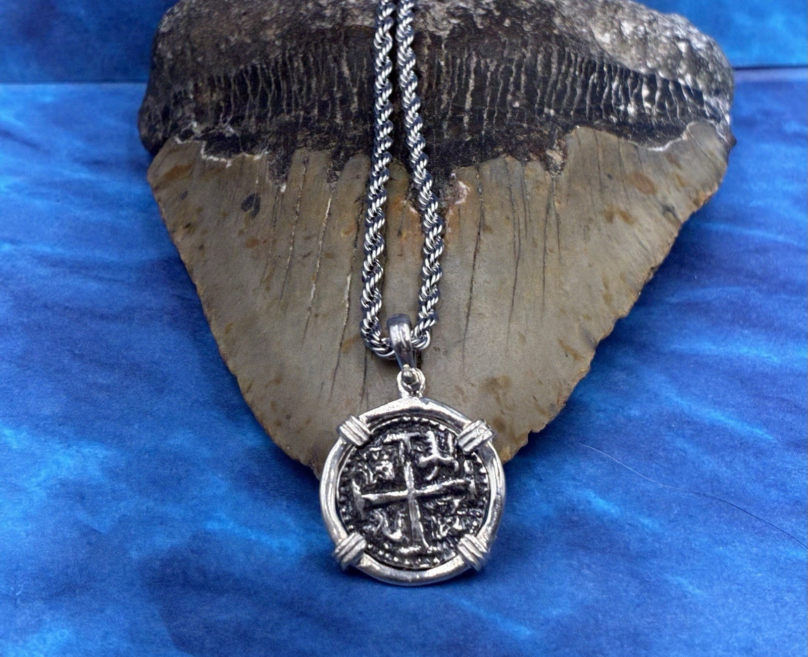 ATOCHA SHIPWRECK TREASURE COIN IN .925 BEZEL W/MATCHING ROPE CHAIN