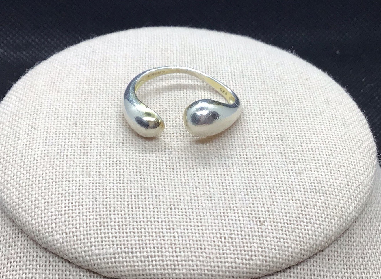 Sterling Silver 925 Unique Design Ring Sz 7.5 Y2342