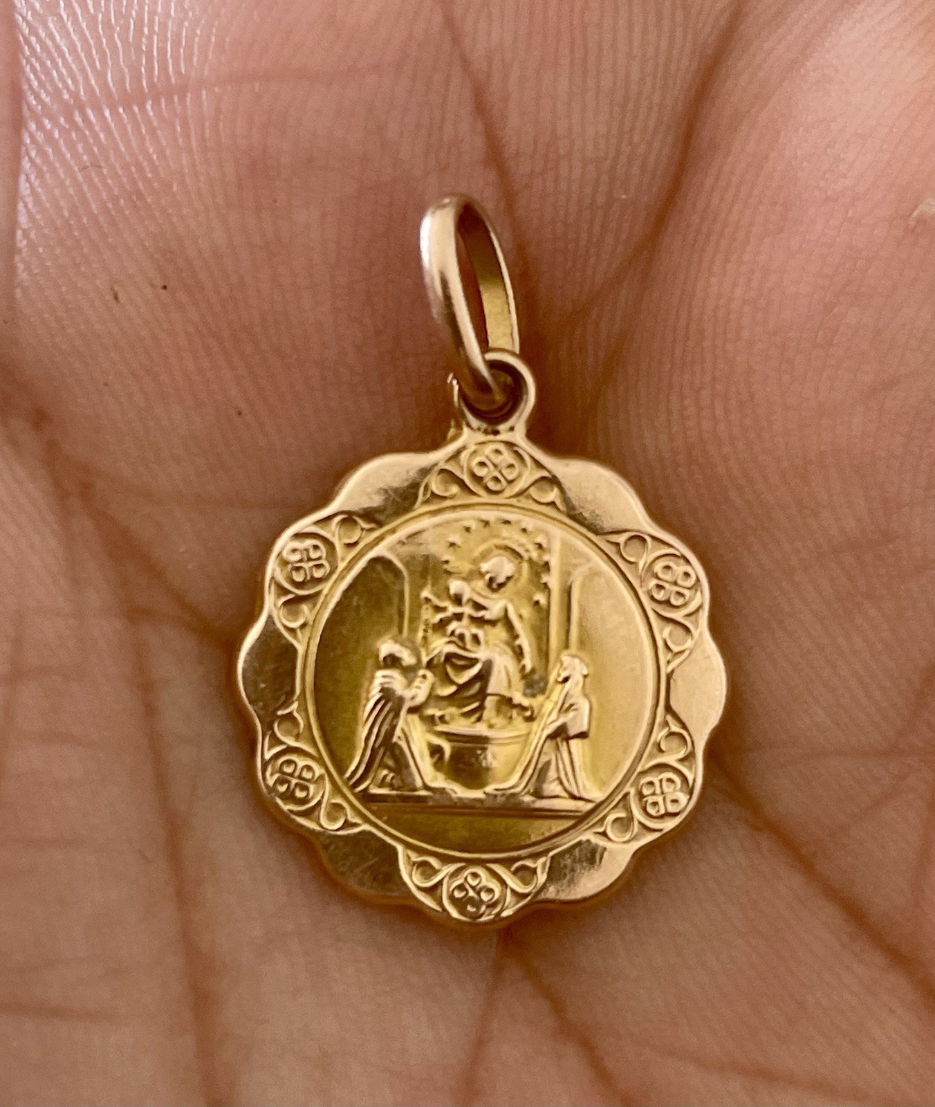 UnoAErre 12KT Gold Religious Mother And Child Italian Pendant (H95)