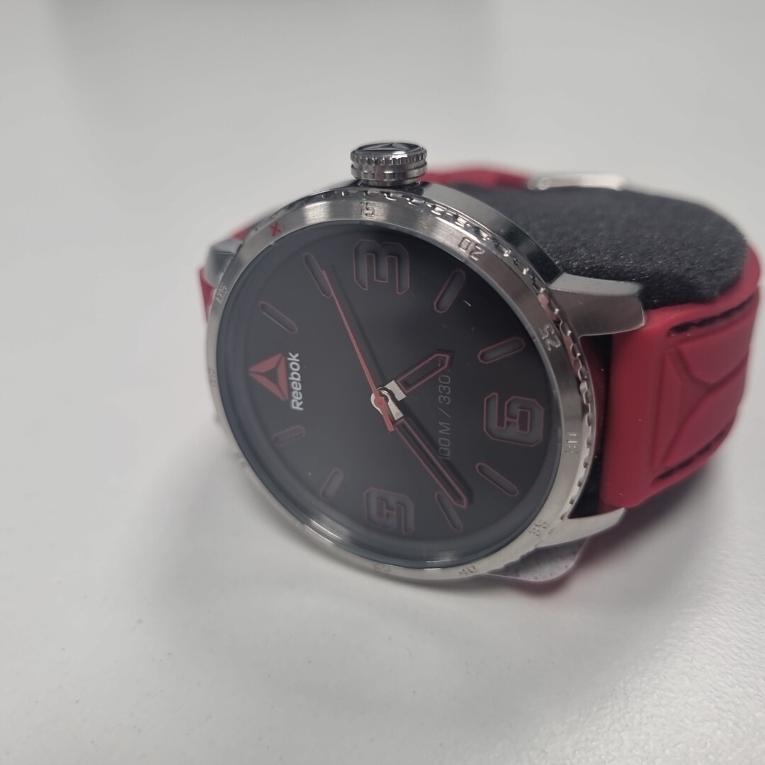 Reebok Stride Wristwatch 47mm Silver/Red Men’s Sport Watch RD-STE-G2-S1IR-BR New