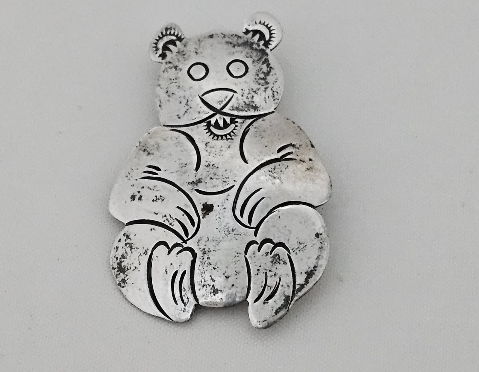Sterling Silver Bear shape Native American Vintage Brooch Marked RP 1 1/2″