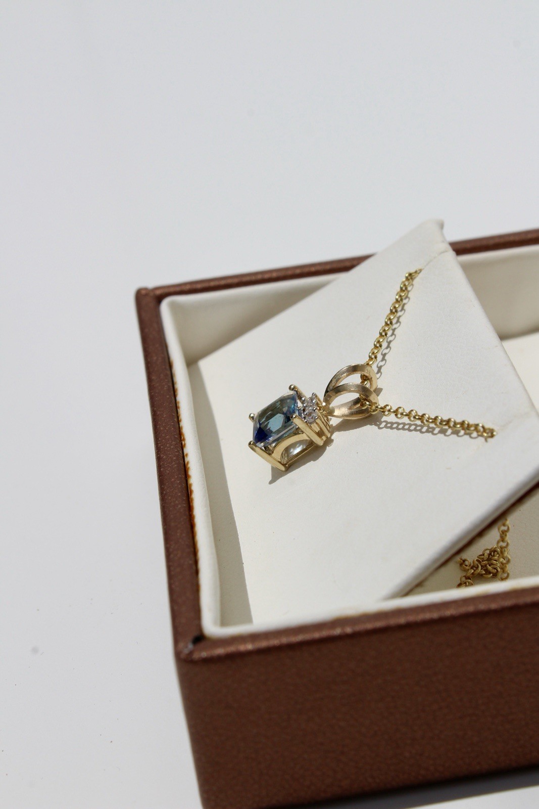 Alexandrite & Diamond Pendant, 1.37 Carats 10K Gold
