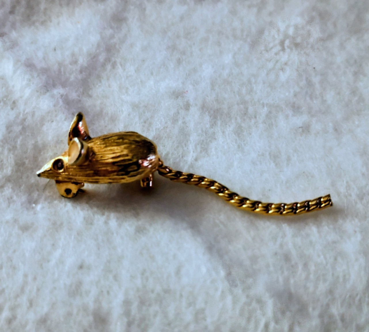 Gold Tone Mouse Metal Brooch Pin with Tail – Animals & Insects Theme