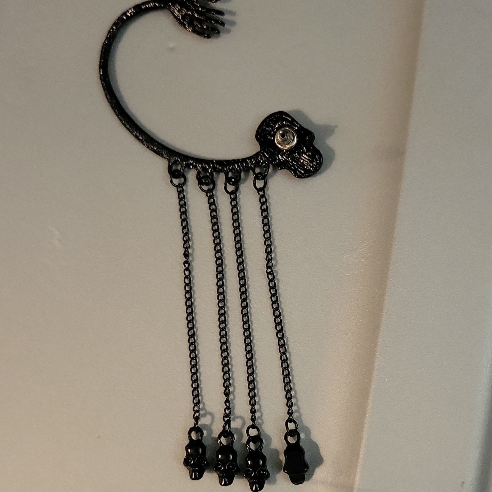 Black Metal Skull Chain Dangle Ear Cuff for Auricle, Unisex Adults