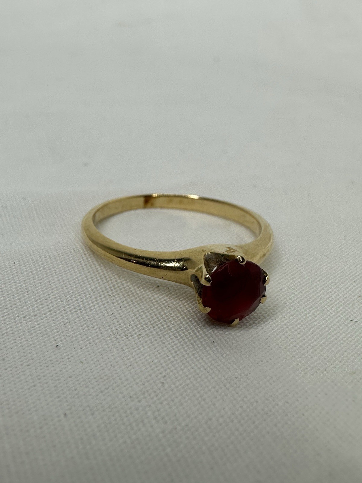 Vintage 14K Yellow Gold Red Gem Solitaire Ring Six-Prong Setting Size 7 2.8g