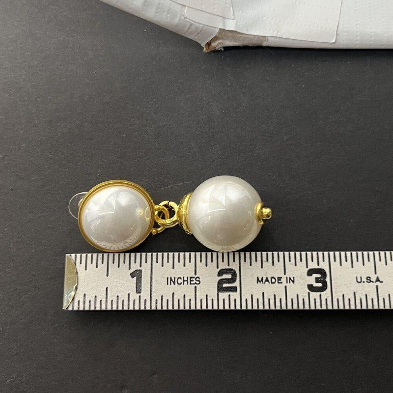 A Pair Chunky Pearl Dangle Earrings Gold Pierced Statement Bold