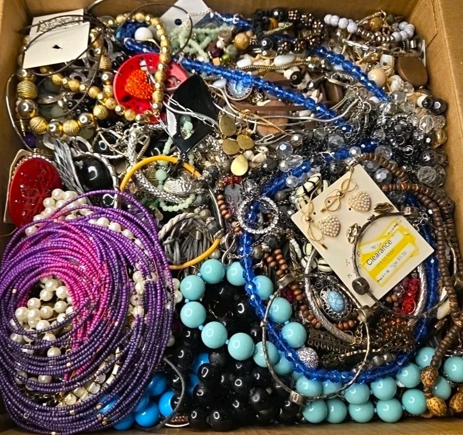 Huge Unsearched Jewelry Lot 3 Lb Vintage & Mod Junk & Wear Necklaces Brooches ++