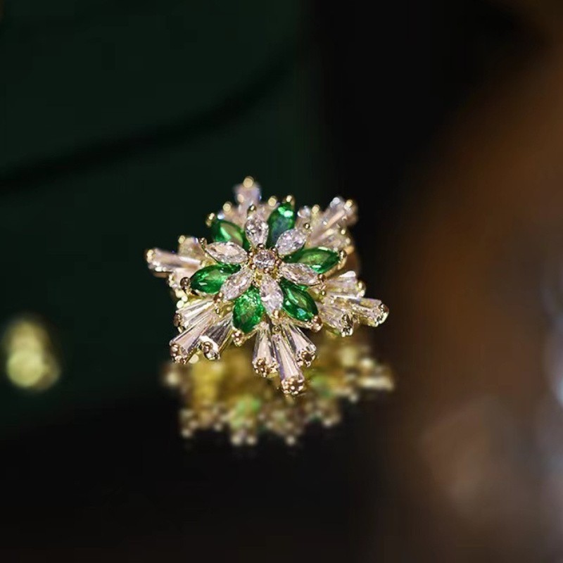 Women’s Elegant Snowflake Shaped Alloy Brooch Synthetic Zircon Brooch