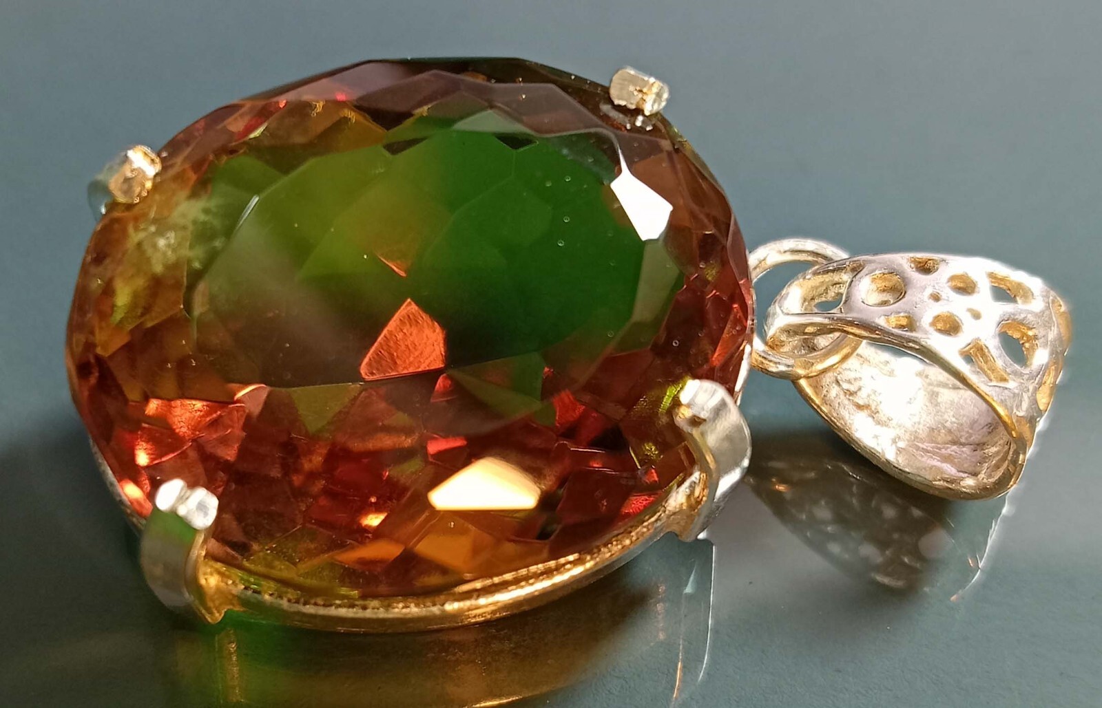 Alexandrite Colour Change Oval Cut Pendant 62.35 Ct Natural Gemstone Certified