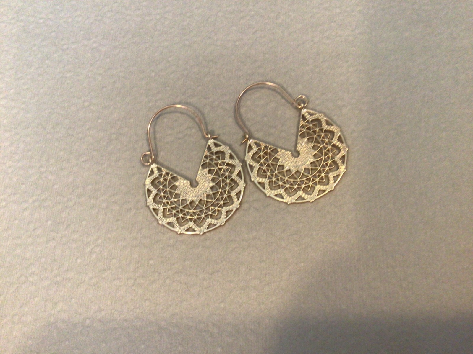 *CLEARANCE* STUNNING Metal alloy earrings – Dainty – lightweight