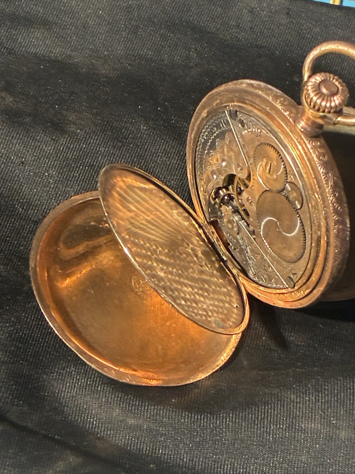 Elgin Gold Filled Full Hunter Pocket Watch White Roman Dial 15J Manual 1910s