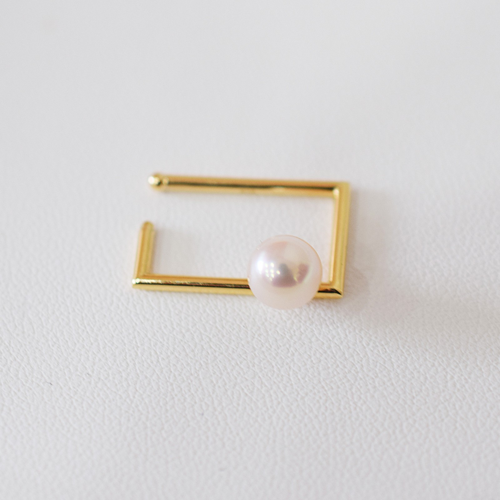 18K Akoya pearl 6 – 6.5mm White pink Square Ear cuff Japanese Seawater Pearls