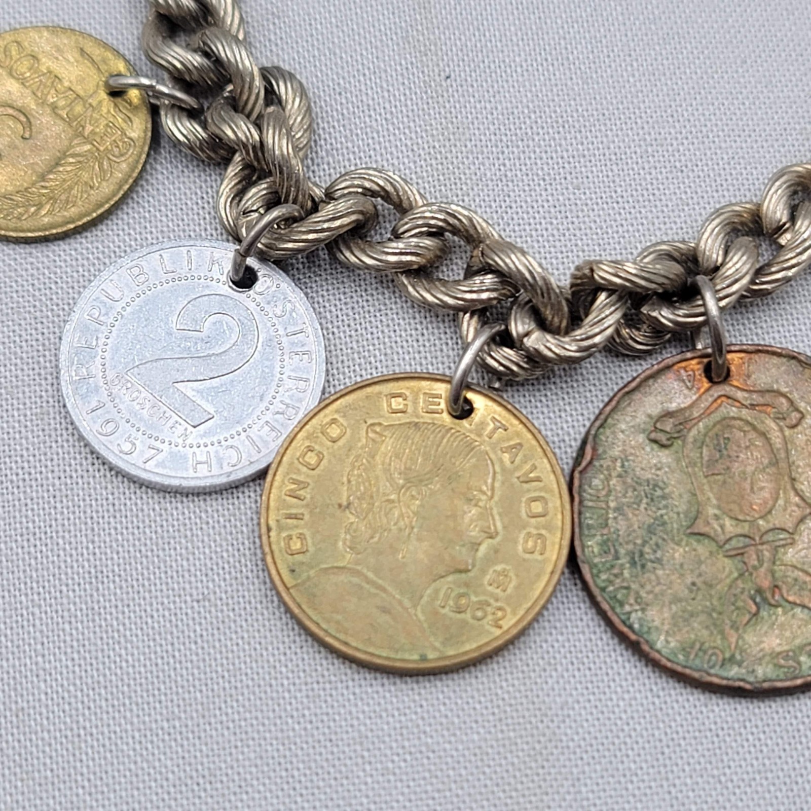 Vintage World Coin Charm Chain Bracelet Womens 6.5 In Travel Jewelry
