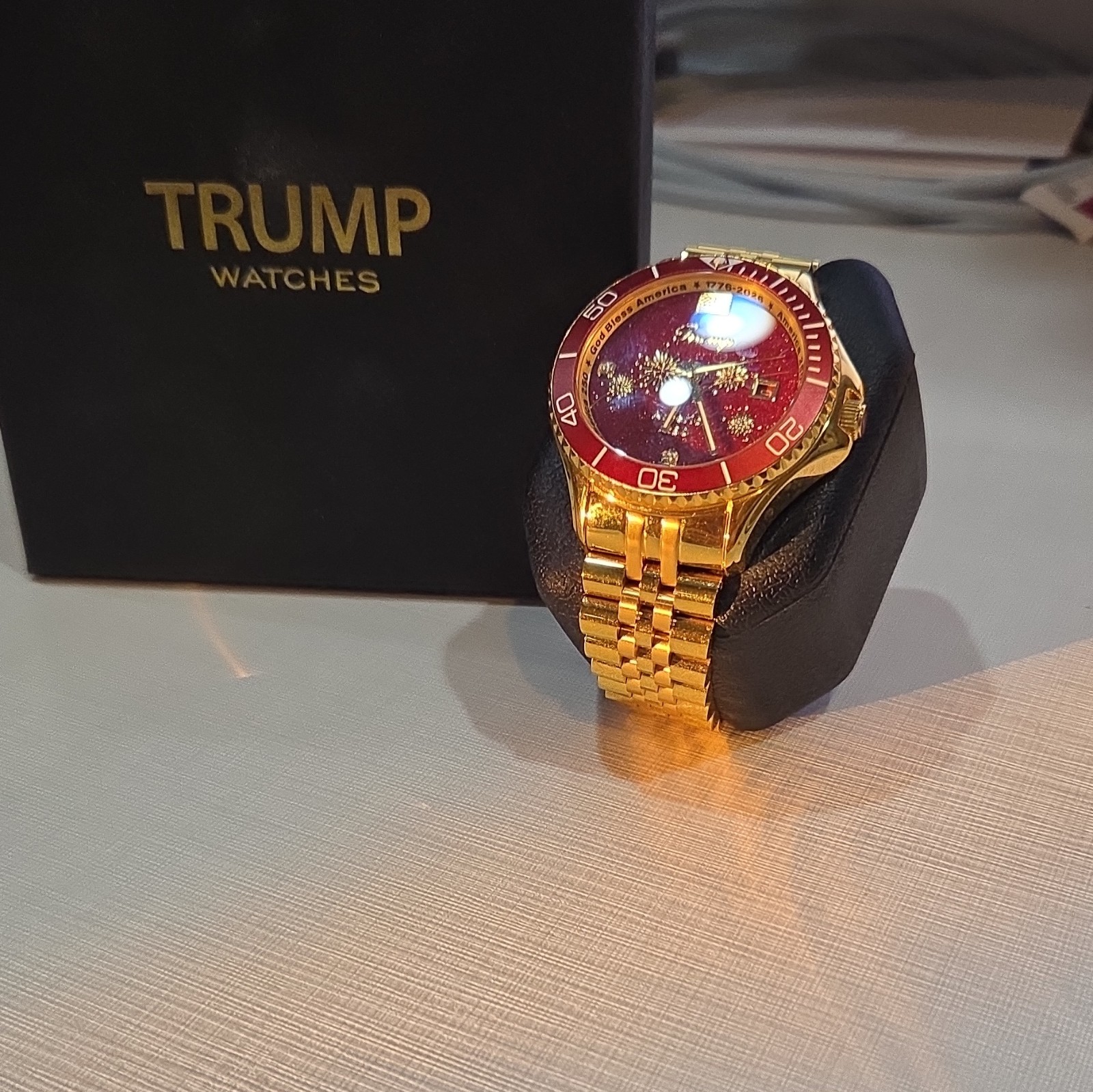 TRUMP America 250 Men’s 45mm Quartz Date 200m Gold Bracelet Red Dial Box