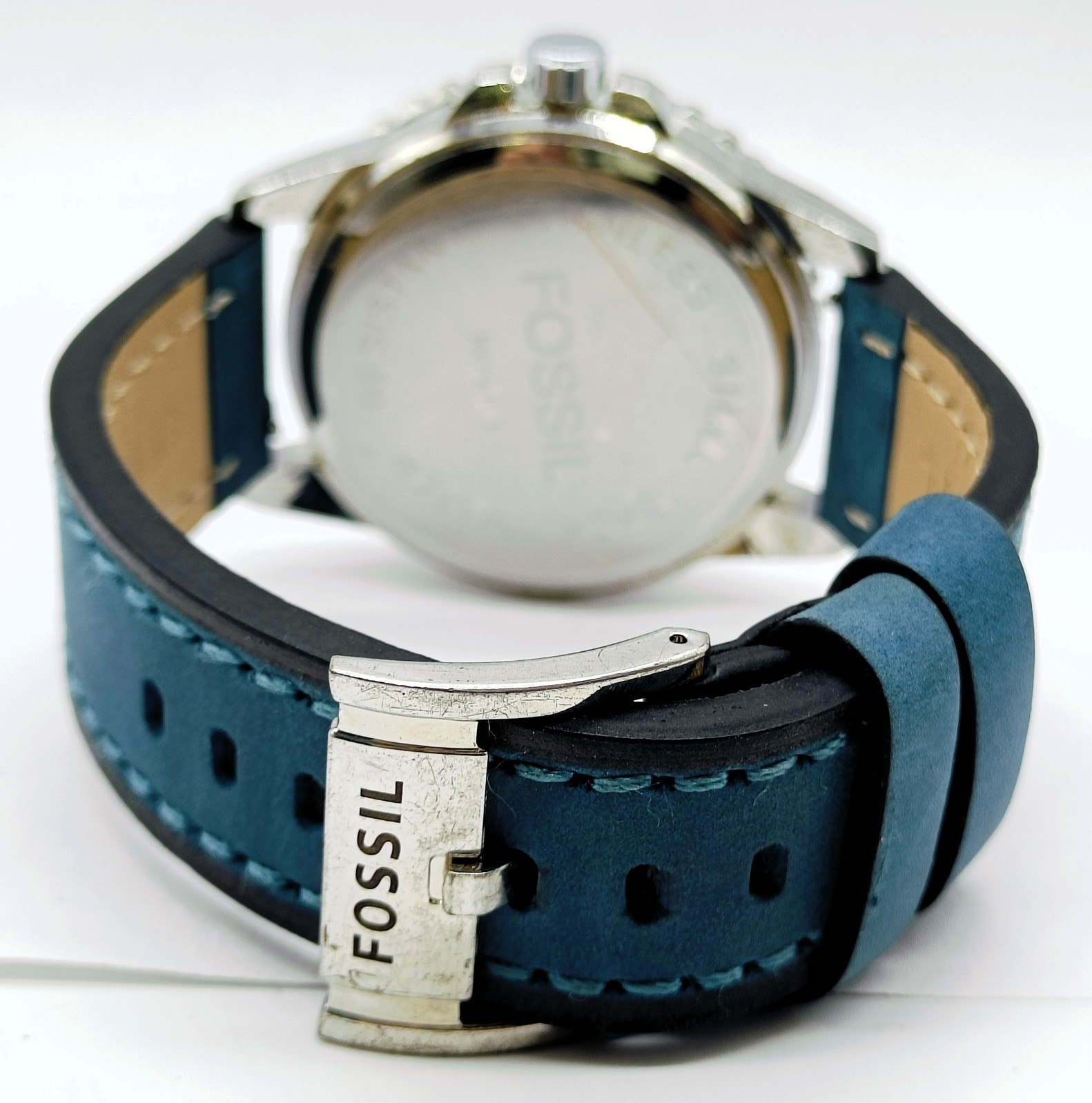 Awesome Fossil Date Indicator Quartz Analog Men’s Wrist Watch