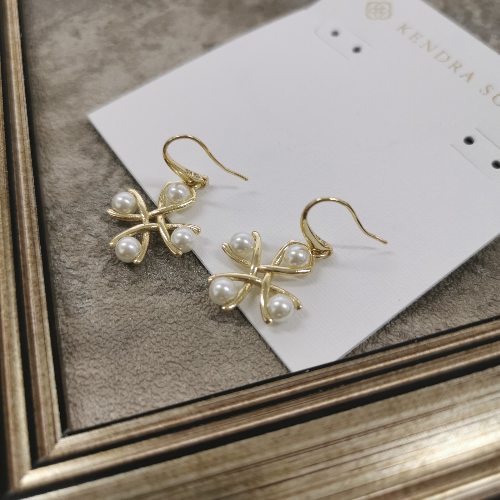 Kendra Scott Everleigh Gold Pearl Drop Earrings on-trend Jewelry