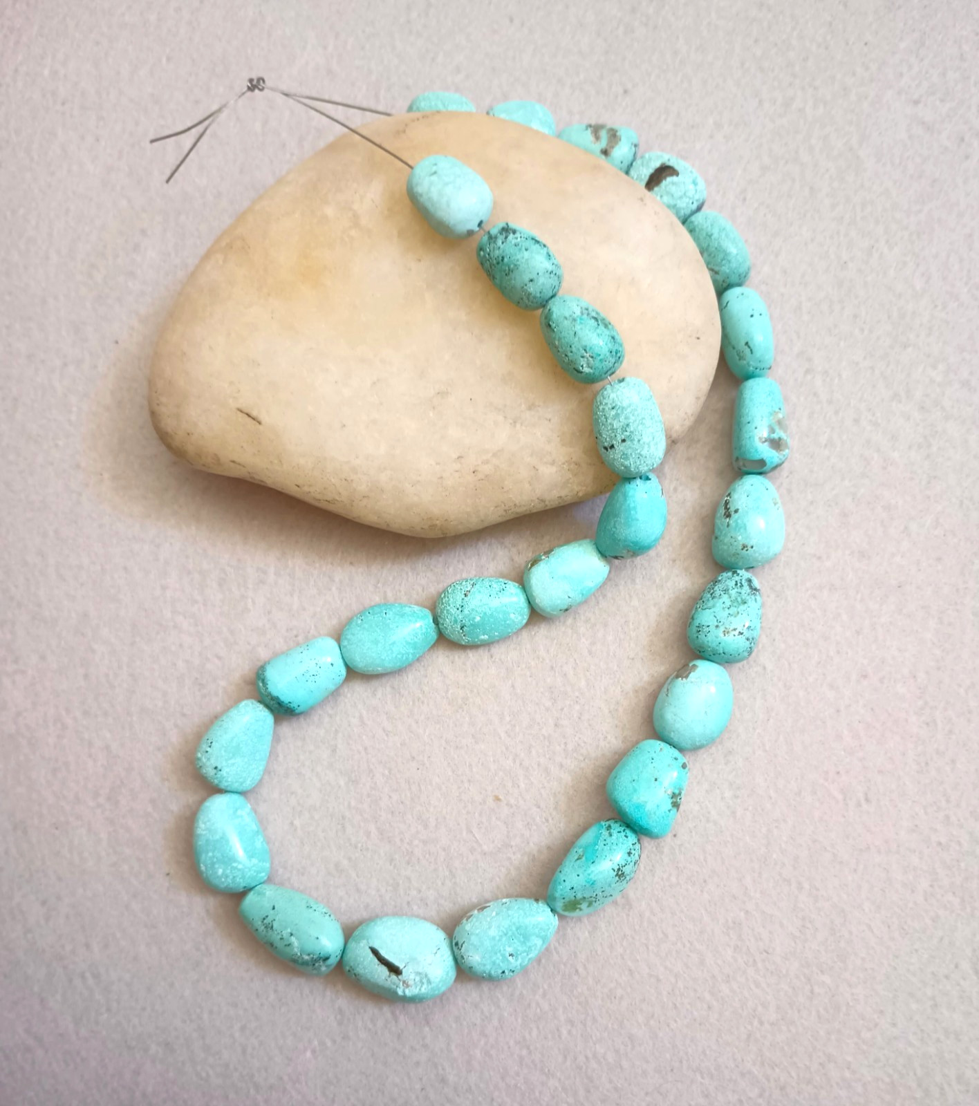 RARE – NACOZARI TURQUOISE 10-15 x 14-21MM NUGGET BEADS – 17.75″ Strand – 4078E