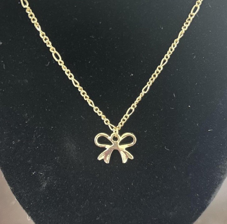 Gold Tone Bow Charm Pendant Necklace Cable Chain Lobster Clasp Adjustable