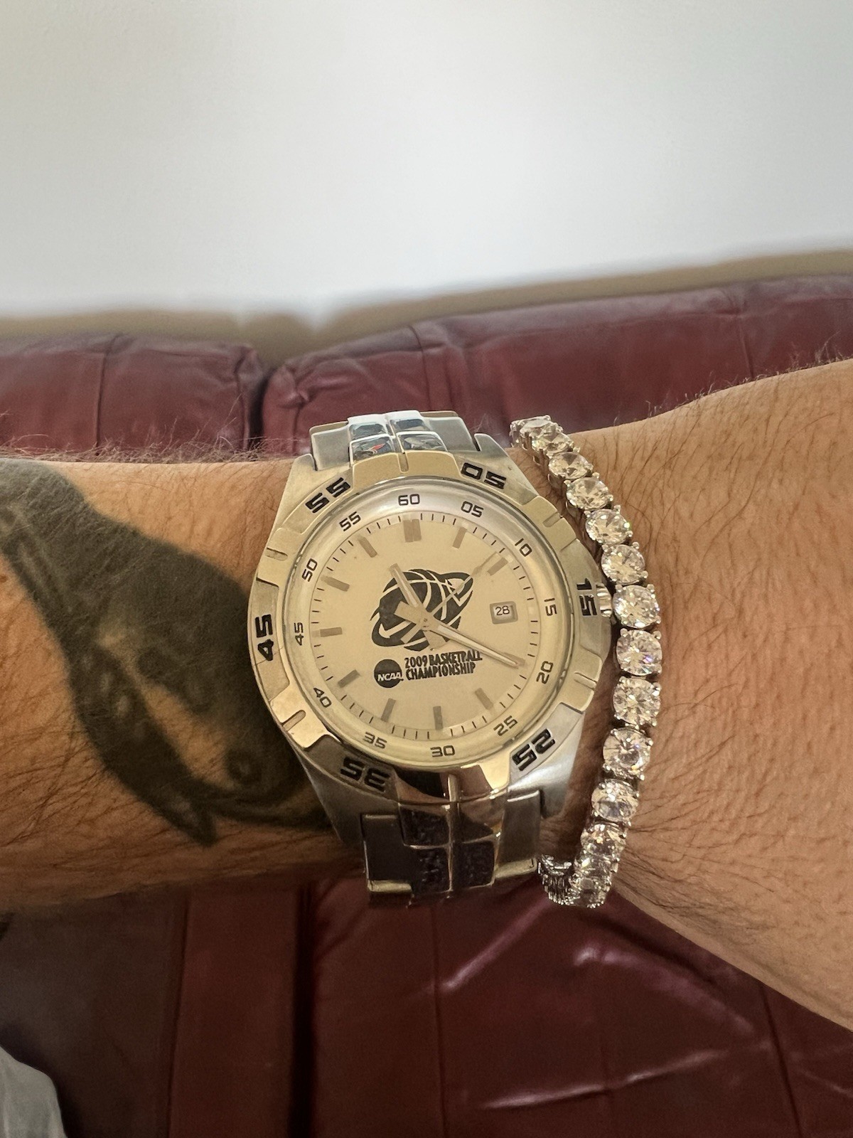 Fossil Men’s 2009 NCAA basketball Championship Watch Great Condition