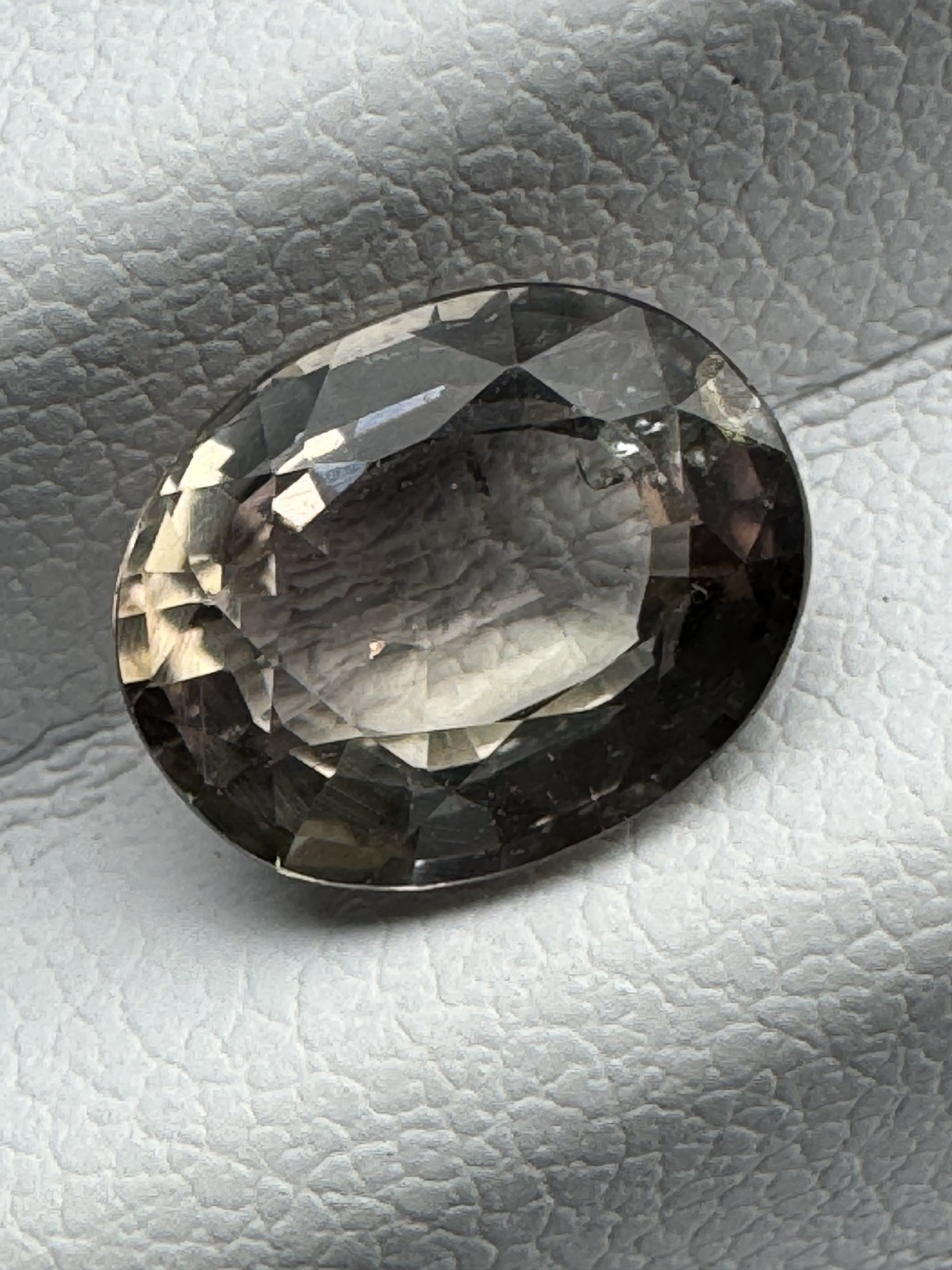 TOURMALINE. Green with Pink Overtone. Oval, VSI. 9.5×7.6 mm, 2.398 Carats.