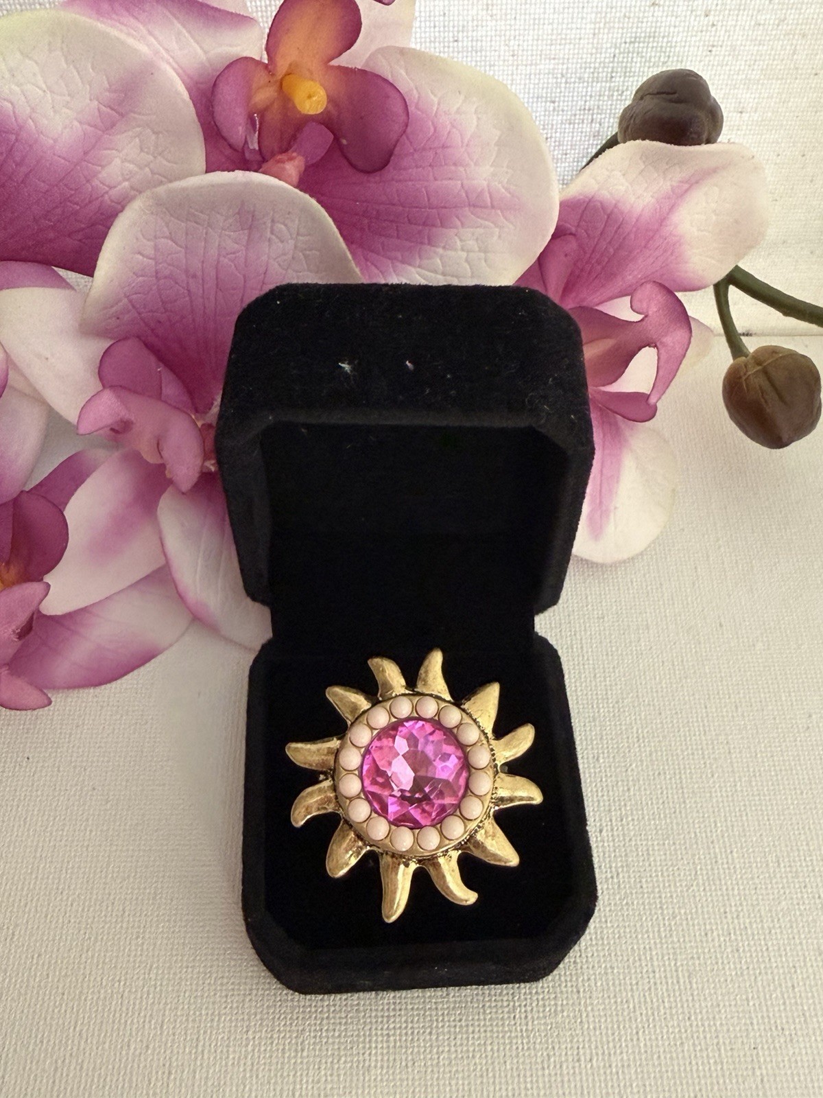 Kurt Geiger London Sunburst Crystal Embellished Cocktail Ring Sz 9