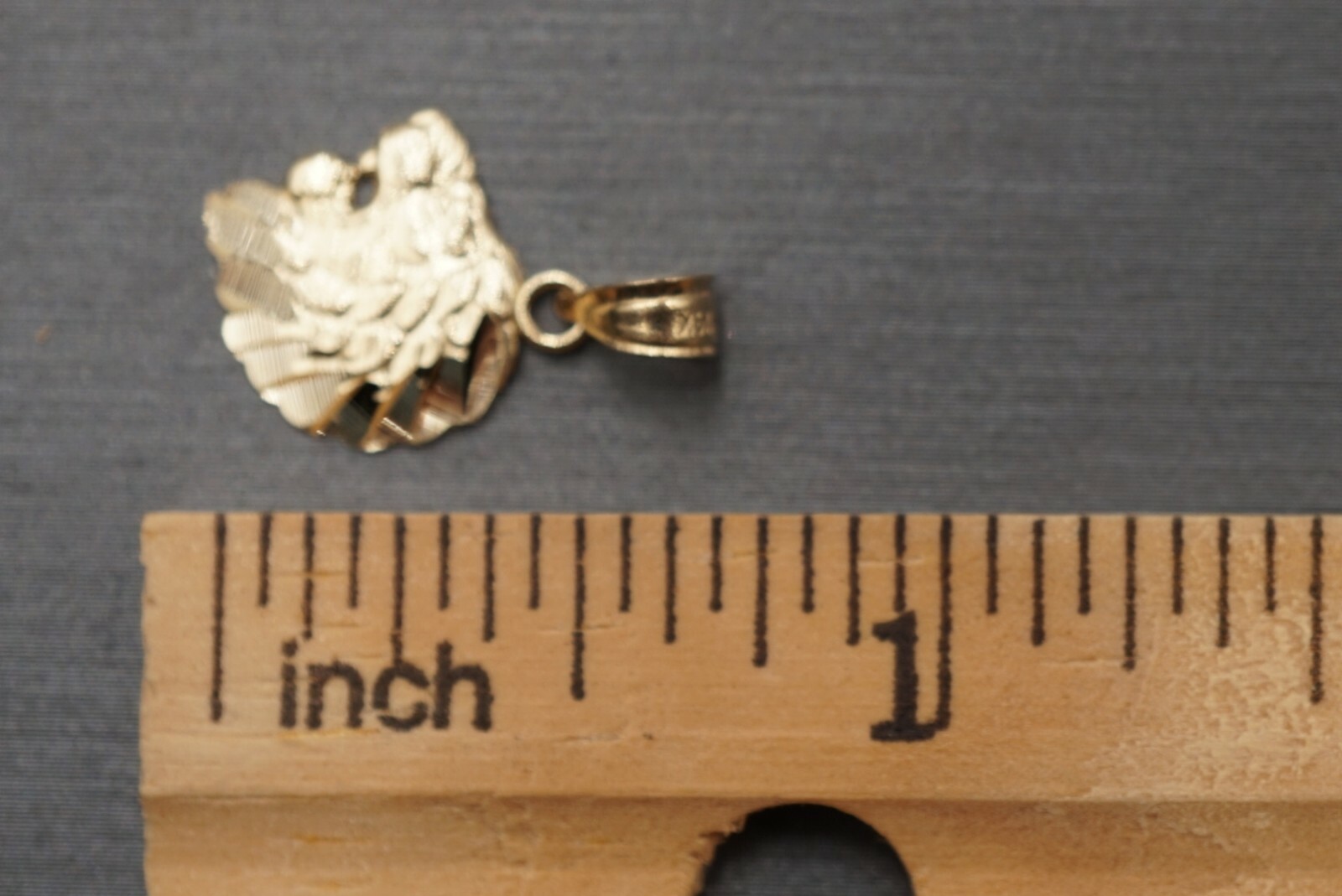 14K Solid Yellow Gold 0.75″ Tiny Diamond Cut Lion Head Charm Pendant.