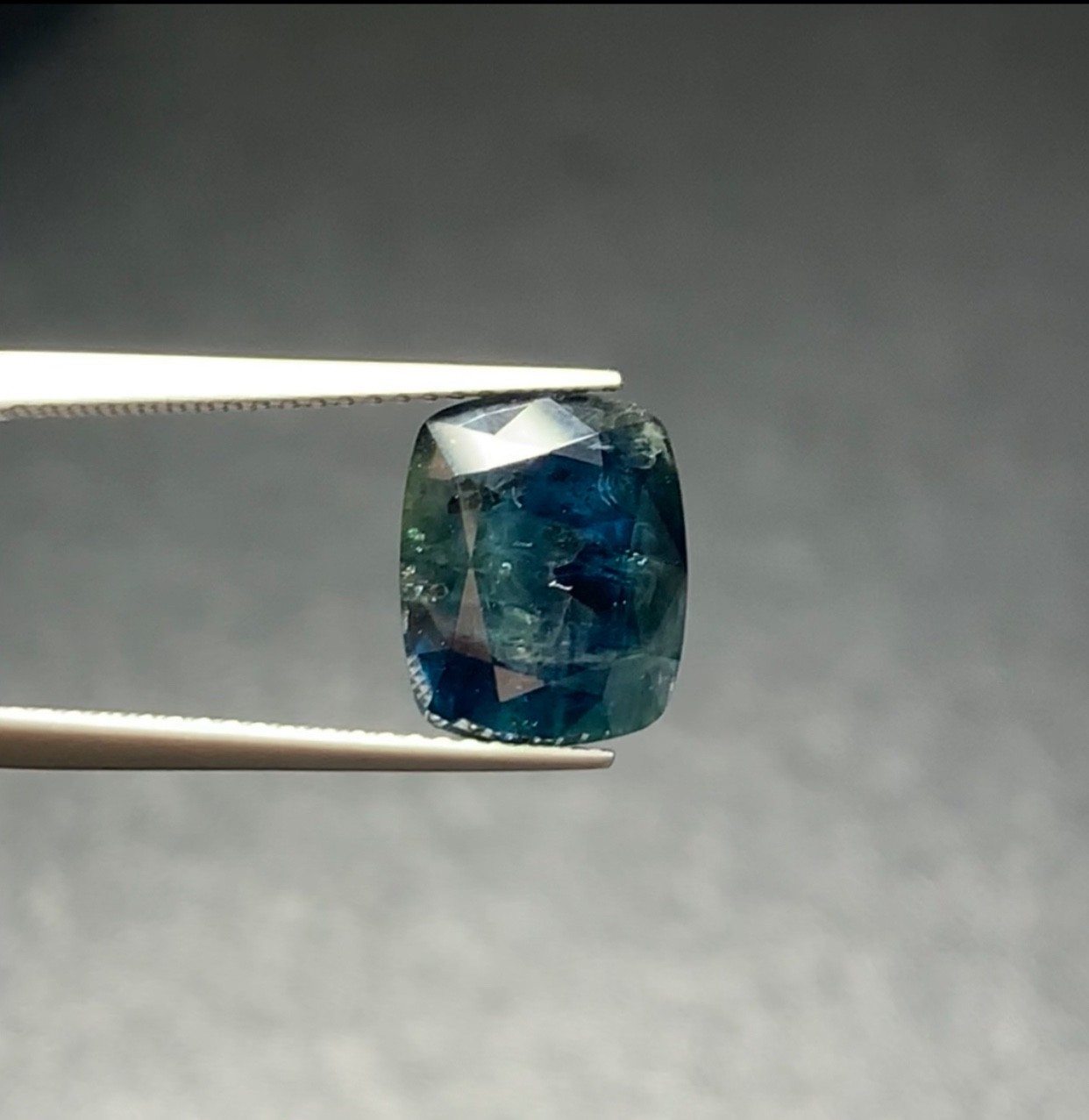 Natural Parti Sapphire Gemstone, 6.10 Crt From Madagascar
