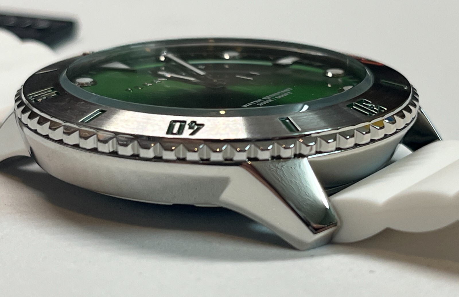 Perry Ellis 46mm Deep Diver Men’s Watch 200M WR Green Silver PEW02003-03 20ATM
