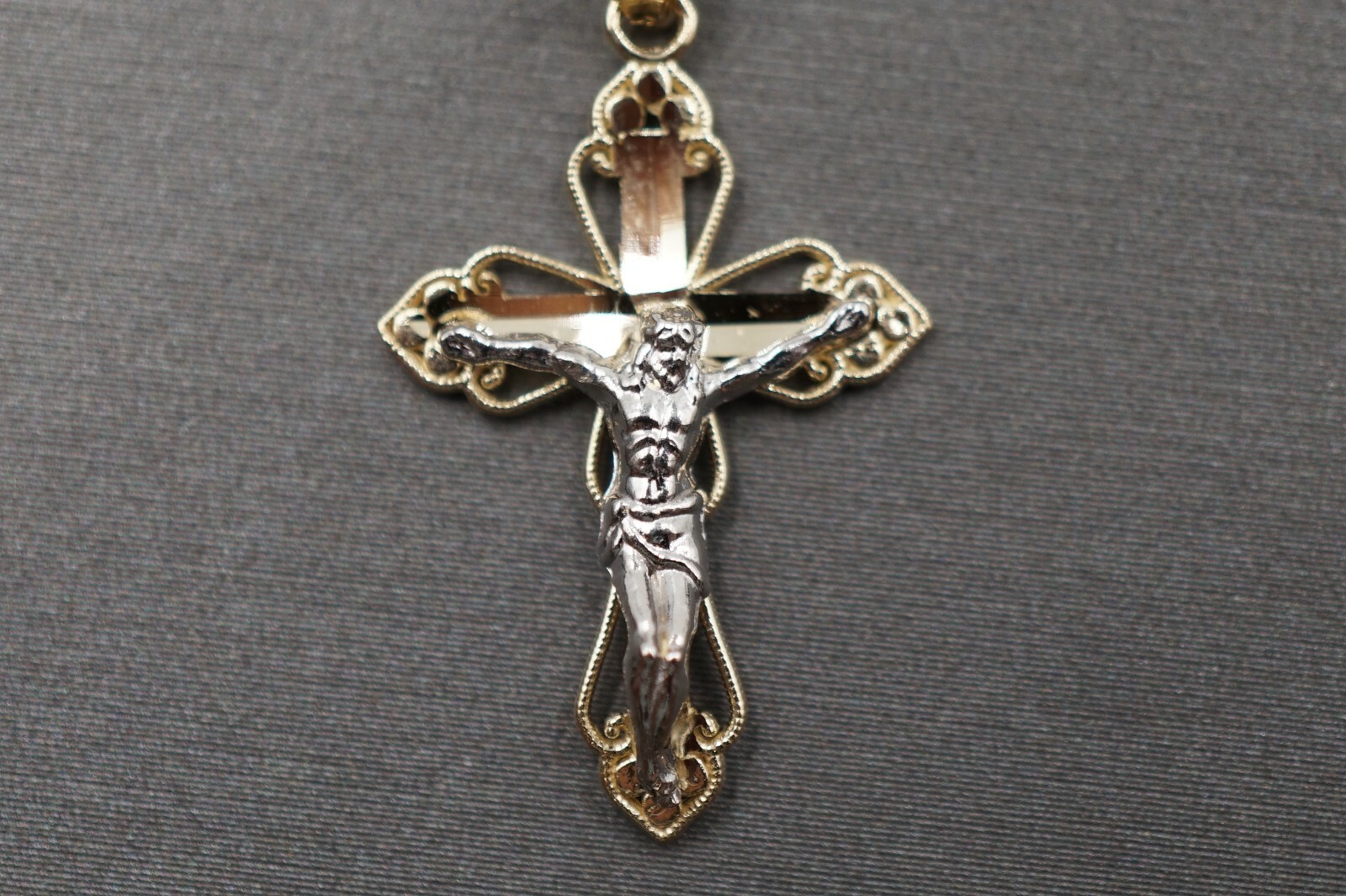 10K Solid Yellow Gold 1.05″ Diamond Cut Two Tone Crucifix Cross Charm Pendant.