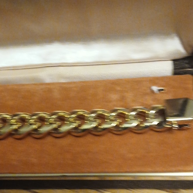 Tru Style Gold Tone Curb Link Chain Bracelet Box Closure No Stone