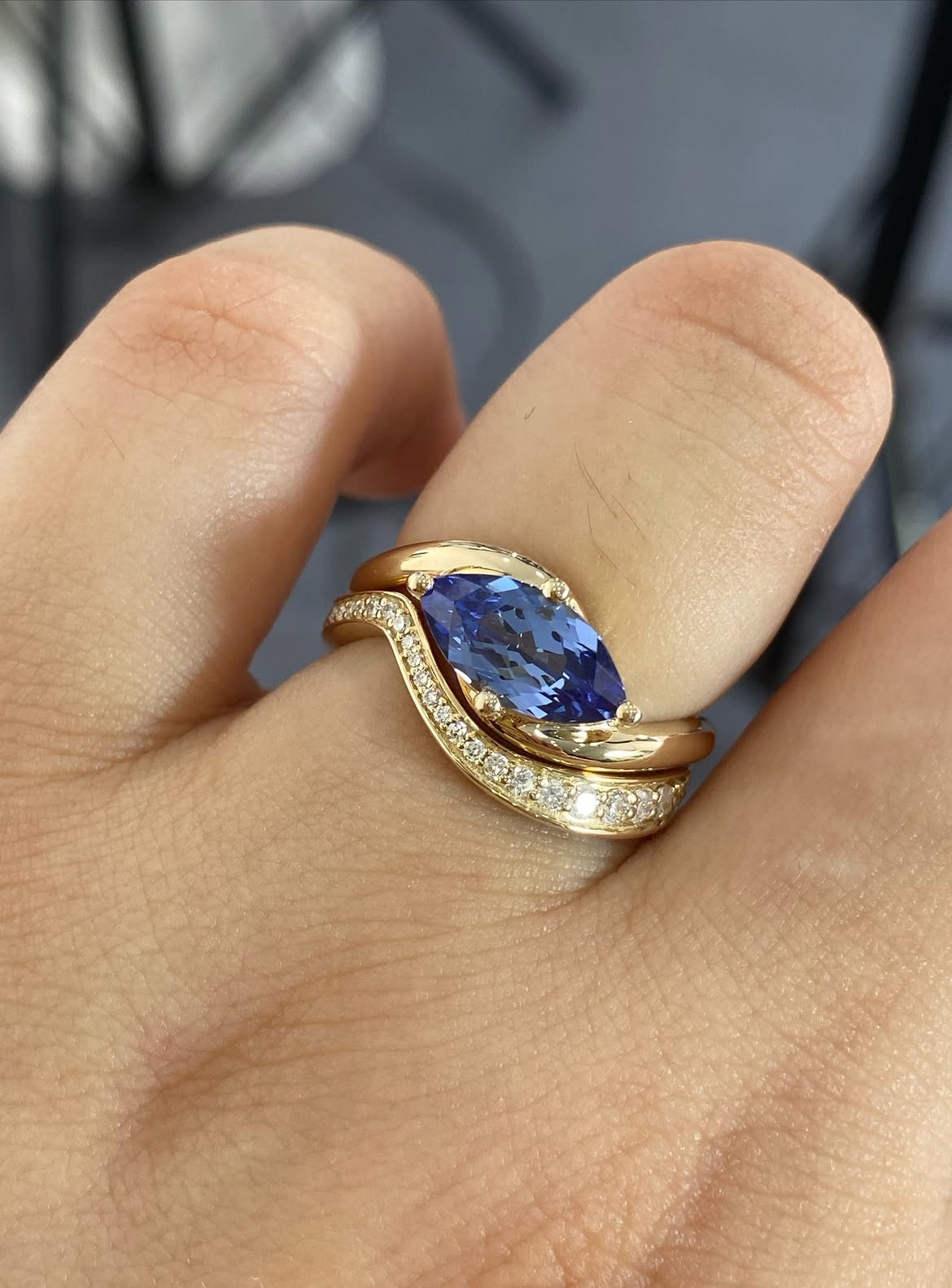4.10 Ct Natural Blue Sapphire & Diamonds Engagement Ring Solid 14K Yellow Gold