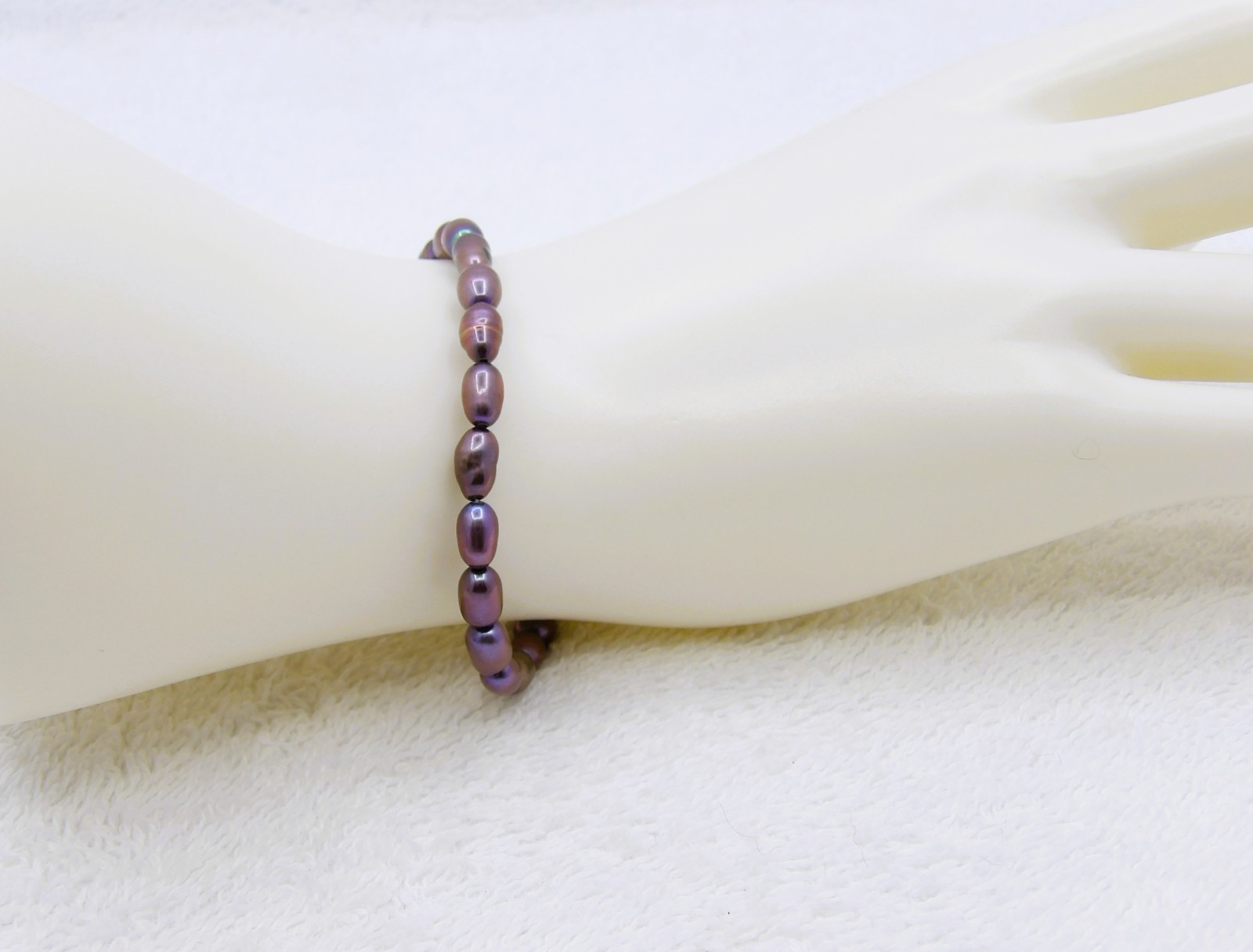 7.9 inches long Quality Dark Rice Genuine Freshwater Pearl Bracelet BRT54