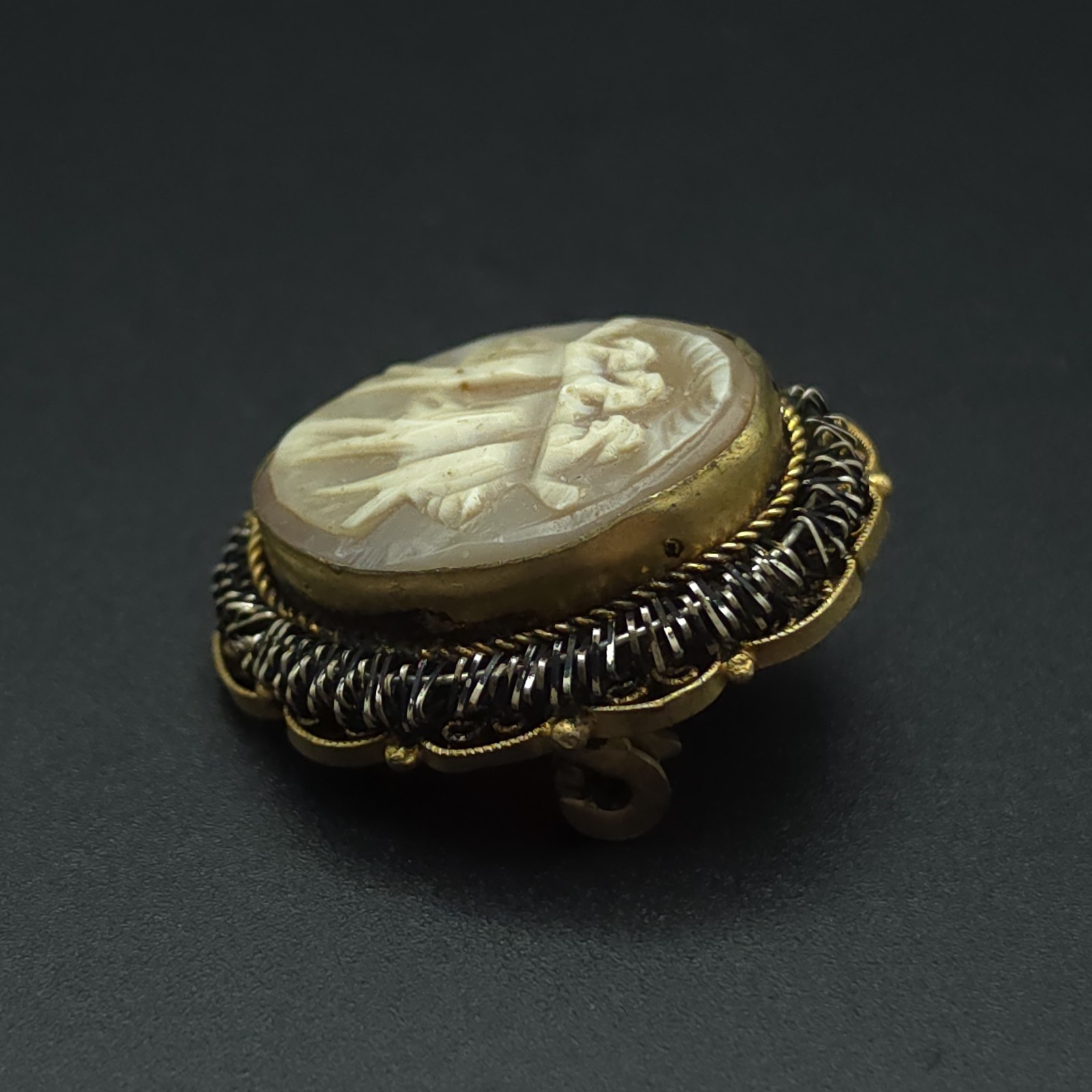 Antique Edwardian Carved Shell Three Graces Cameo Pendant Brooch Gilt Filigree