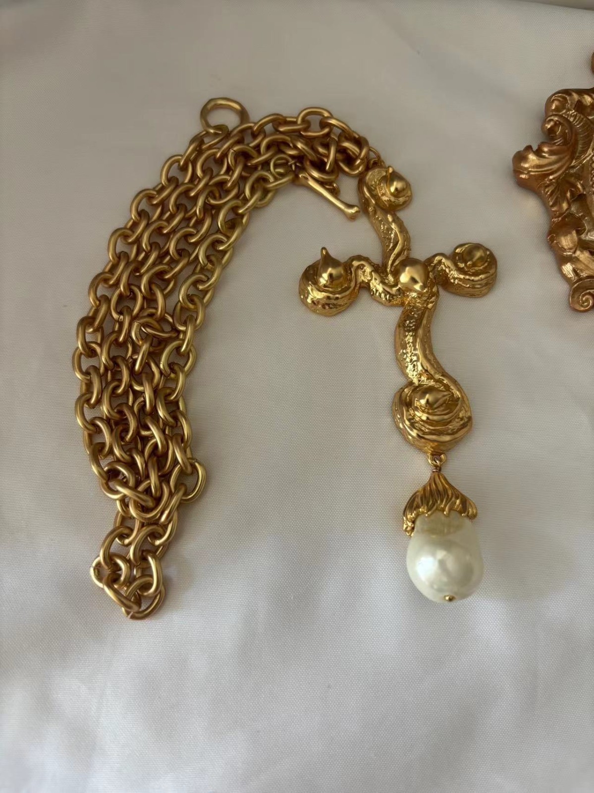 🎁Schiaparelli Women Retro Baroque Pearl Gold Plate Necklace Pendant Lover Gift