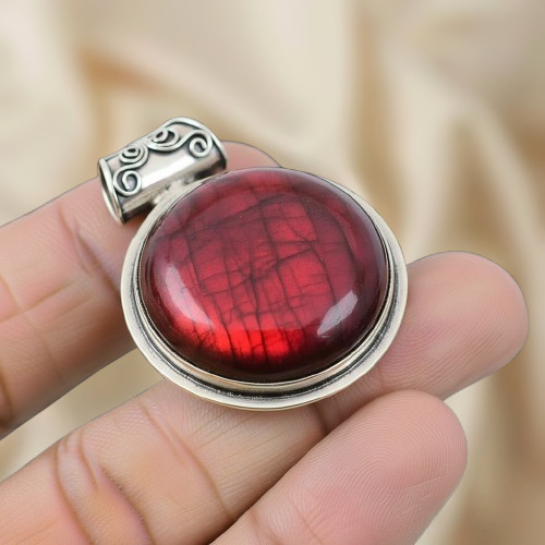 Red Flash Labradorite Gemstone Pendant 925 Sterling Silver Jewelry Pendant