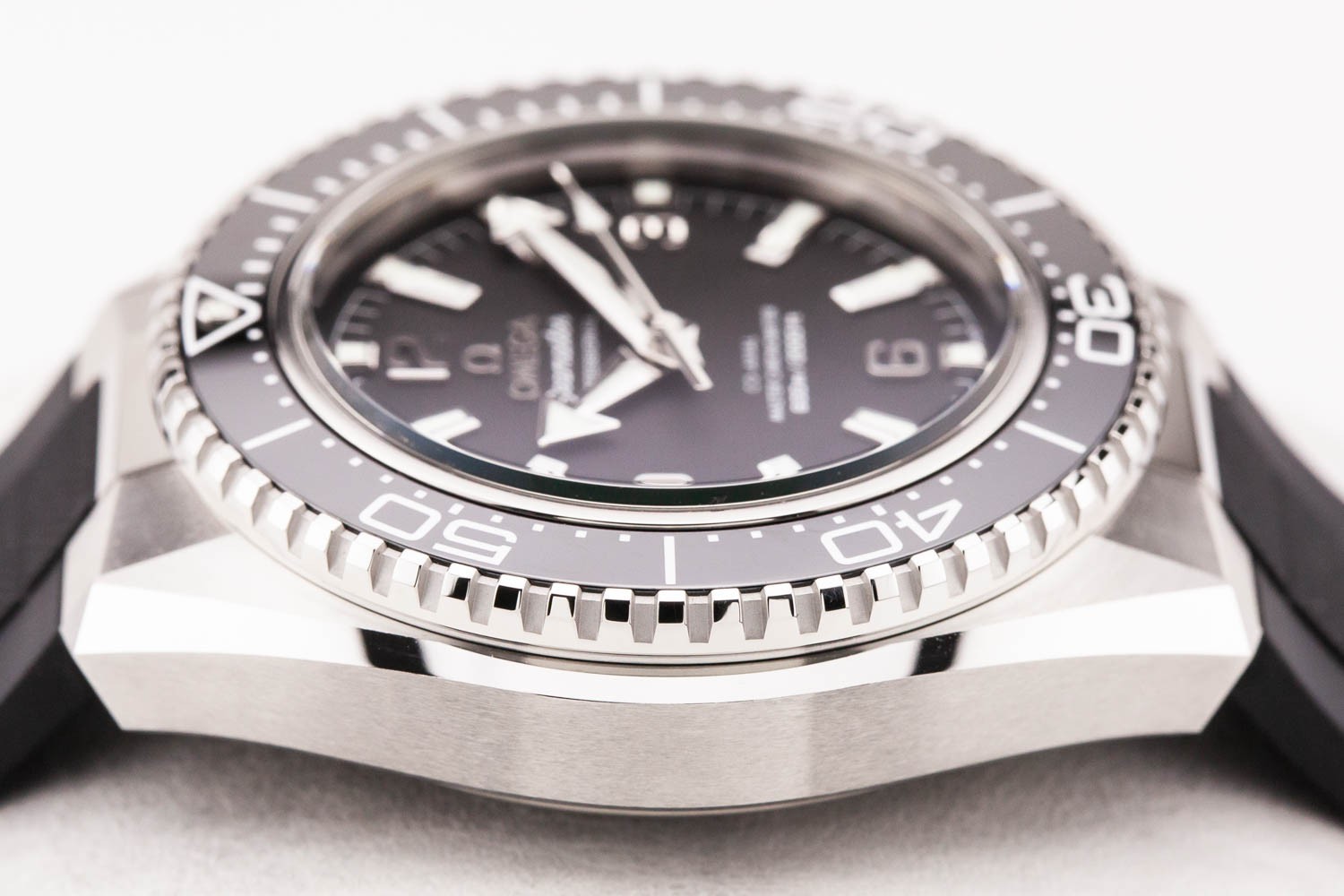 Omega Planet Ocean 600M Black Diver 42mm 217.32.42.21.01.001