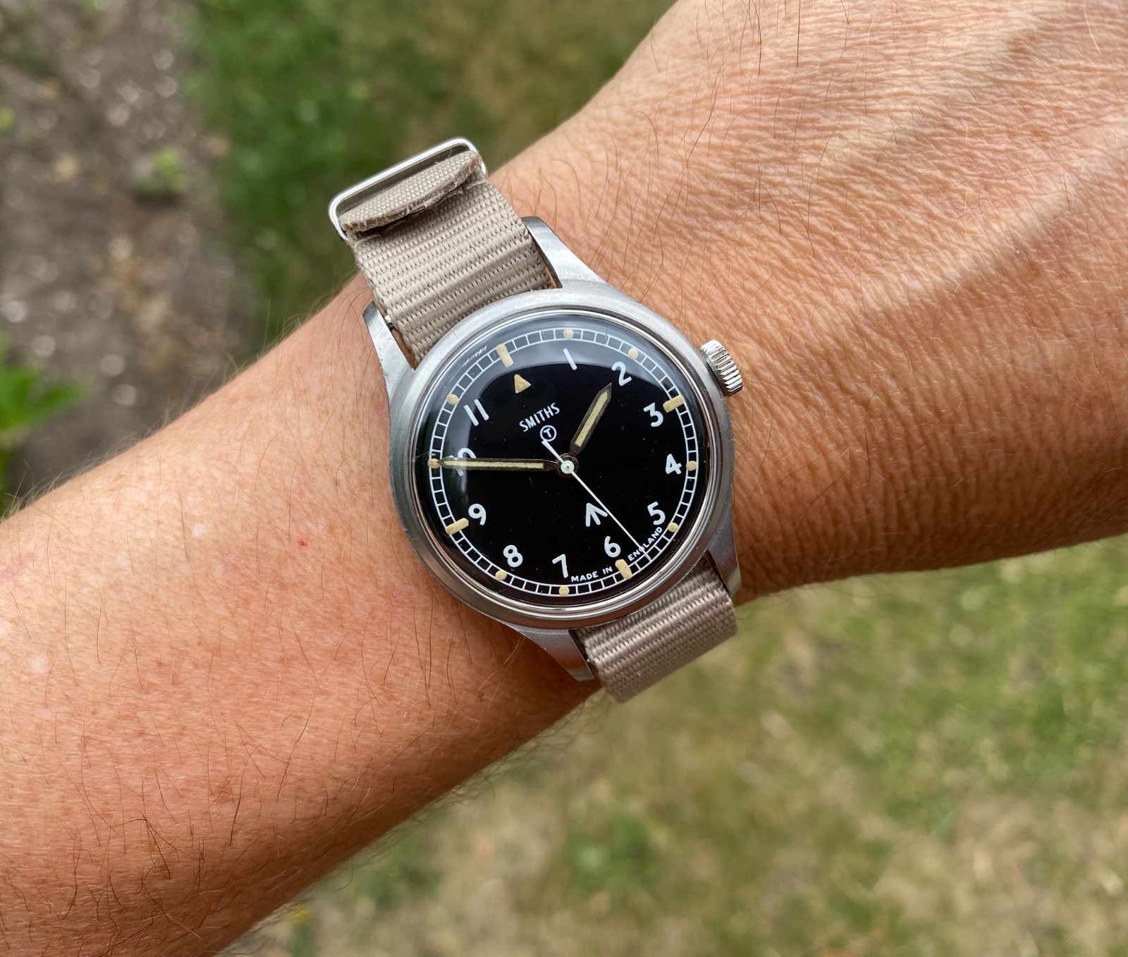 Vintage Smiths W10 ^ british army issued watch dated 1969.
