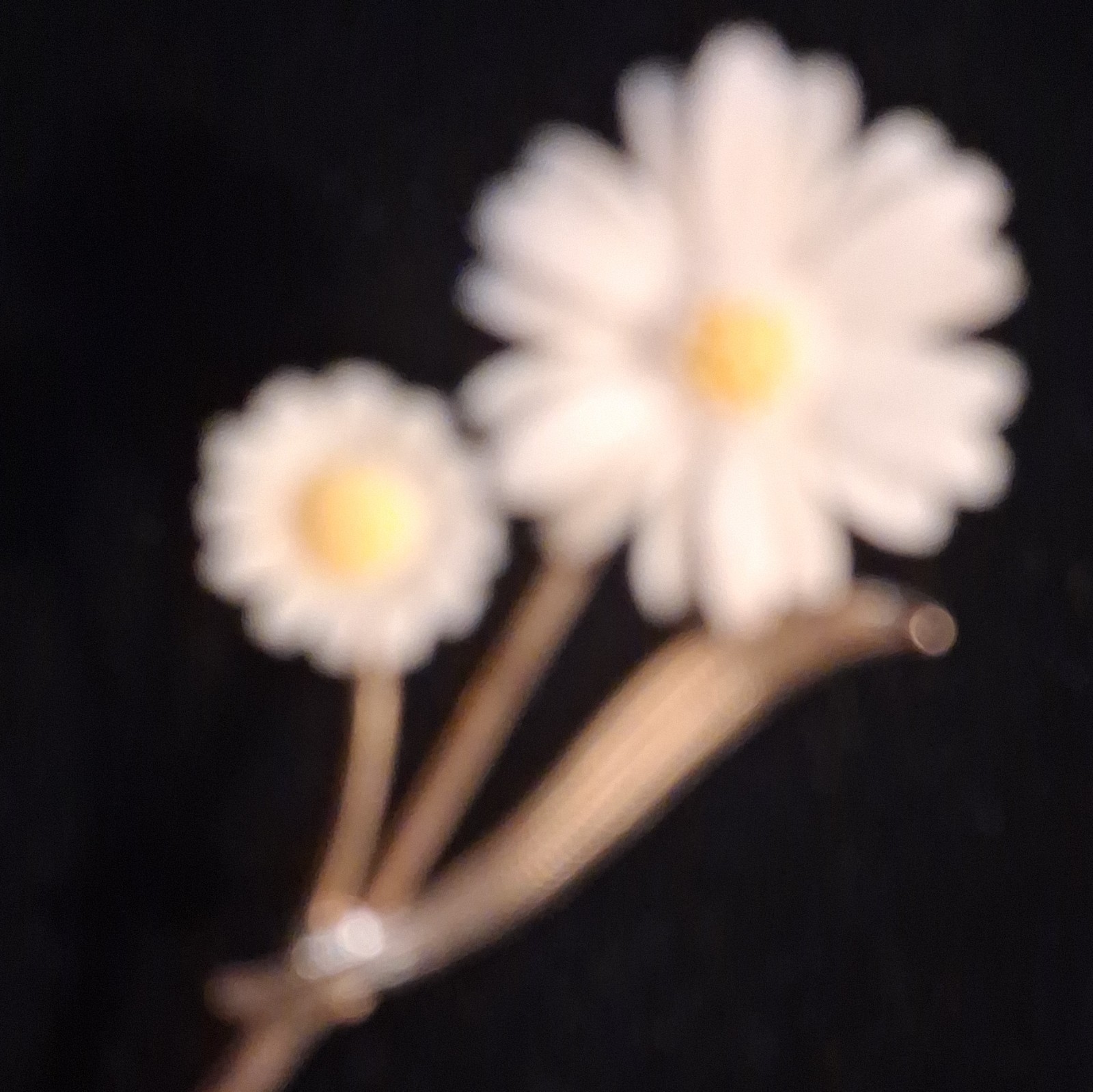 Gold Tone White Yellow Daisy Flower Brooch Pin 2in Enamel Metal, No Stone