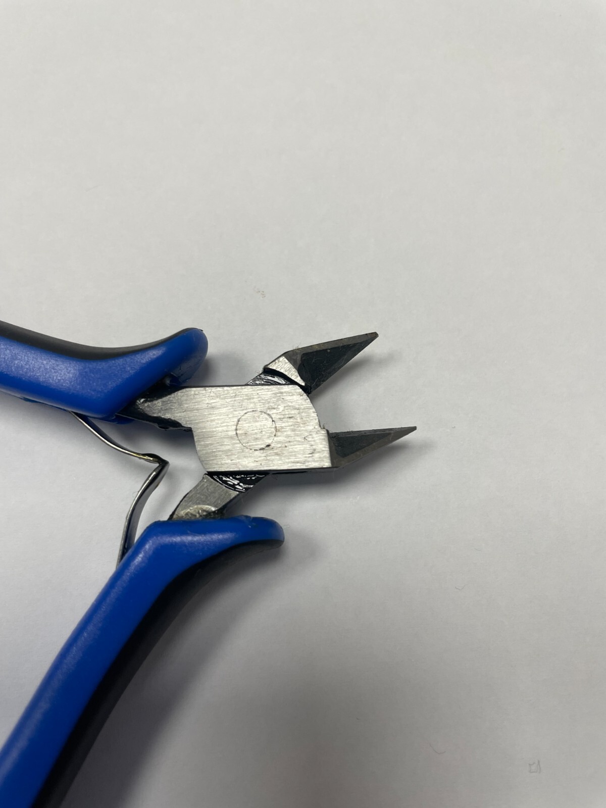 FavoriteUSA ERGONOMIC FULL FLUSH SIDE CUTTER 4-1/2″ W/ COMFORT GRIP